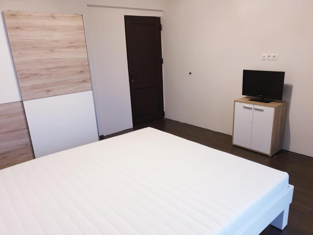 Casa Din Vie, Piscina Incalzita, Intreaga Locatie La 15Min De Centrul Orasului Oradea Exterior foto