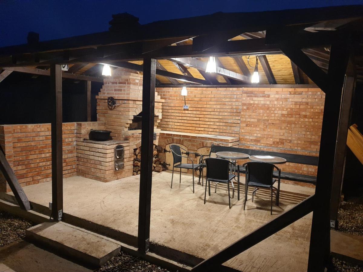 Casa Din Vie, Piscina Incalzita, Intreaga Locatie La 15Min De Centrul Orasului Oradea Exterior foto