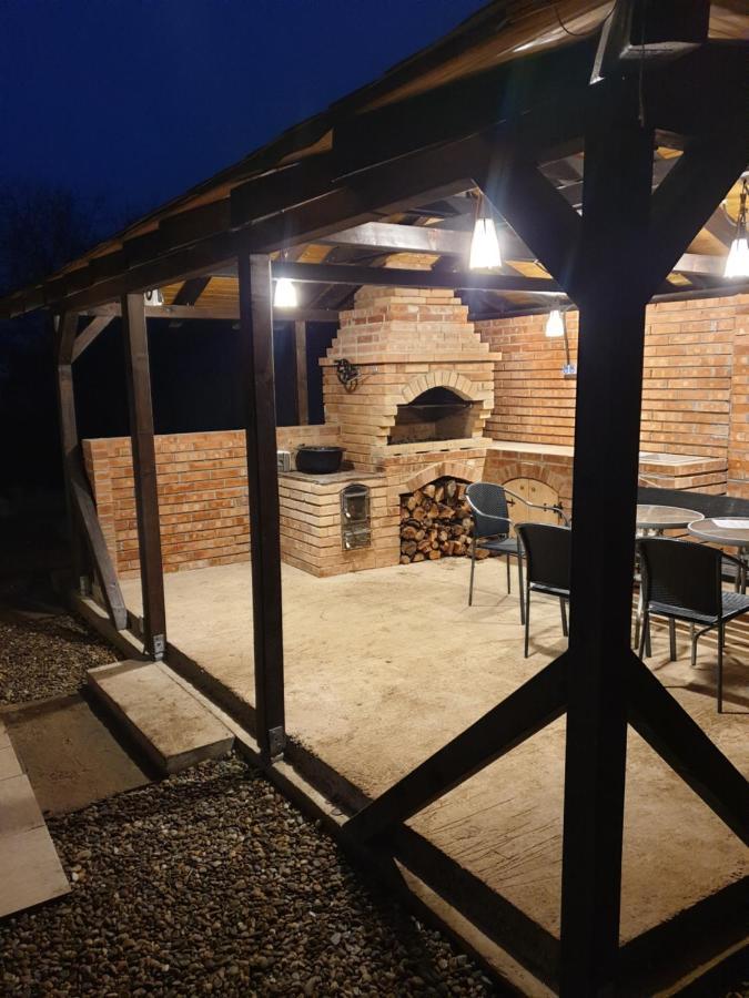 Casa Din Vie, Piscina Incalzita, Intreaga Locatie La 15Min De Centrul Orasului Oradea Exterior foto